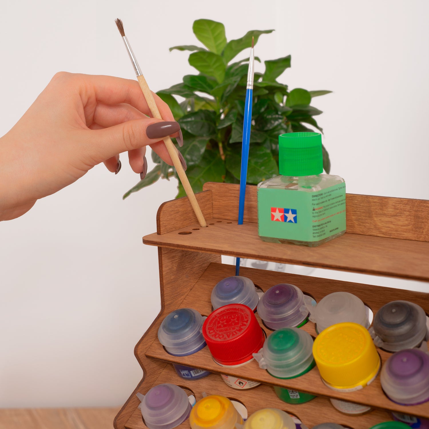 Plydolex Étagère de rangement murale en bois pour peinture Tamiya avec 54 trous pour kit de peinture miniature - 40,6 x 13,2 x 32 cm Plydolex Étagère de rangement murale en bois pour peinture Tamiya avec 54 trous pour kit de peinture miniature - 40,6 x 13,2 x 32 cm